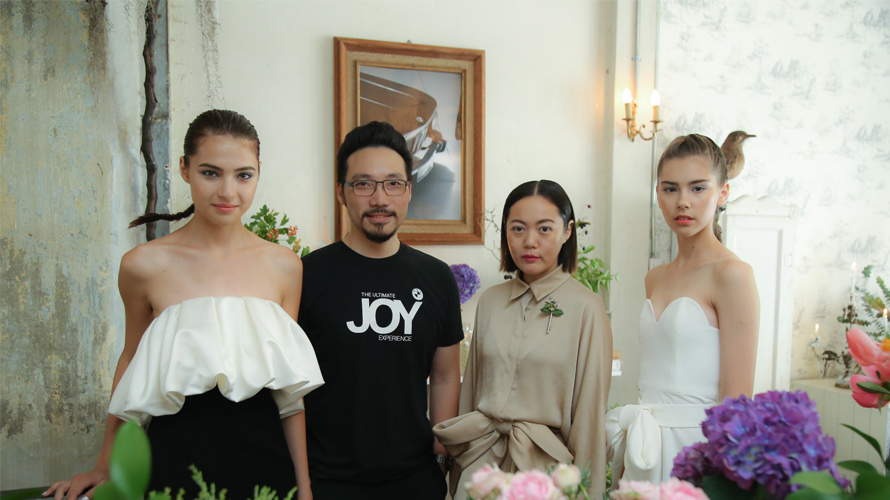 คุณเศรษฐิพงศ์ อนุตรโสตถิ (ที่ 2 จากซ้าย) ผู้จัดการทั่วไปฝ่ายการตลาด บีเอ็มดับเบิลยู ประเทศไทย และ คุณอรประพันธ์ สุทธินรเศรษฐ์ (ที่ 3 จากซ้าย) ผู้อำนวยการฝ่ายสร้างสรรค์แบรนด์วิคธีร์รัฐ คุณเศรษฐิพงศ์ อนุตรโสตถิ (ที่ 2 จากซ้าย) ผู้จัดการทั่วไปฝ่ายการตลาด บีเอ็มดับเบิลยู ประเทศไทย และ คุณอรประพันธ์ สุทธินรเศรษฐ์ (ที่ 3 จากซ้าย) ผู้อำนวยการฝ่ายสร้างสรรค์แบรนด์วิคธีร์รัฐ